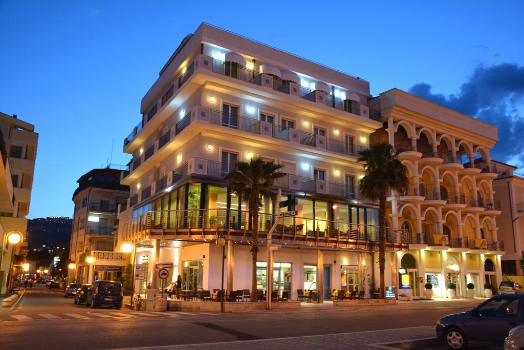 Hotel La Sirenetta Tortoreto Exteriör bild